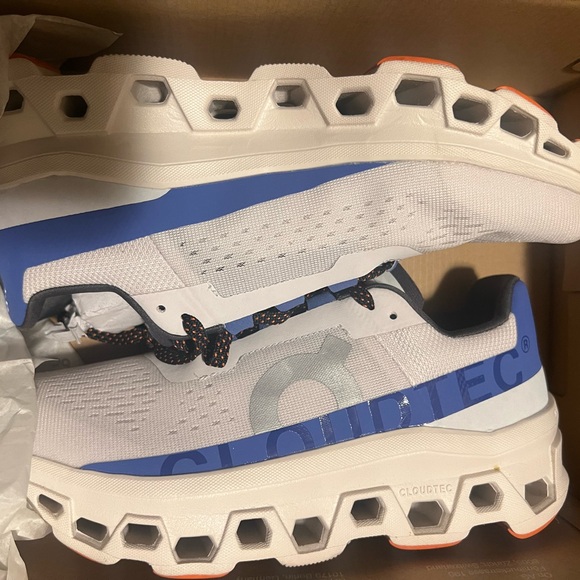 On cloud shoes size 7.5 men - Picture 1 of 4